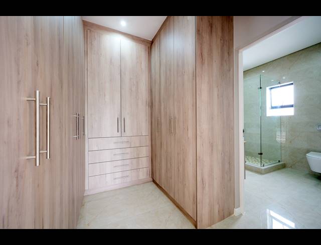 4 BEDROOM HOUSE FOR SALE IN BLUE HILLS